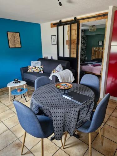 La Jolie Parenthese - carbon neutral hotel in Unknown City