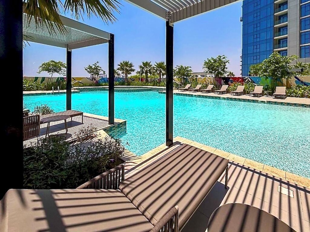 Lux BnB Aykon Tower Skyline Views — 4-Star Luxury Hotel in Dubai, United Arab Emirates