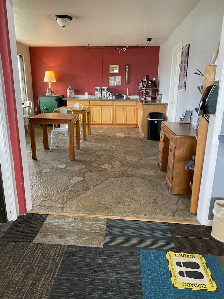 Ocean Shores Inn & Suites - photo 2