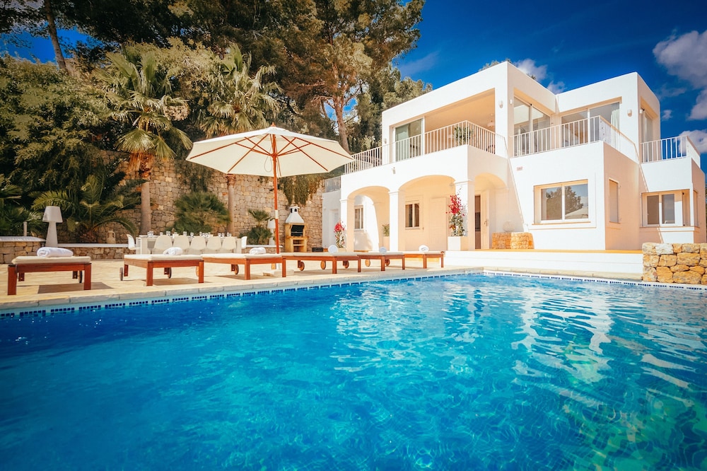 Villa Beautiful Mind — 4-Star Luxury Hotel in Sant Josep De Sa Talaia, Spain