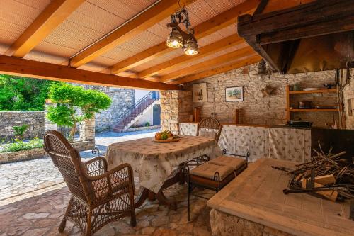 Holiday Home Eufemia — 4-Star Luxury Hotel in Svetvincenat, Croatia