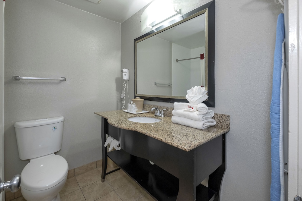 Red Roof Inn Raleigh North Crabtree Mall Lenovo Center - photo 17