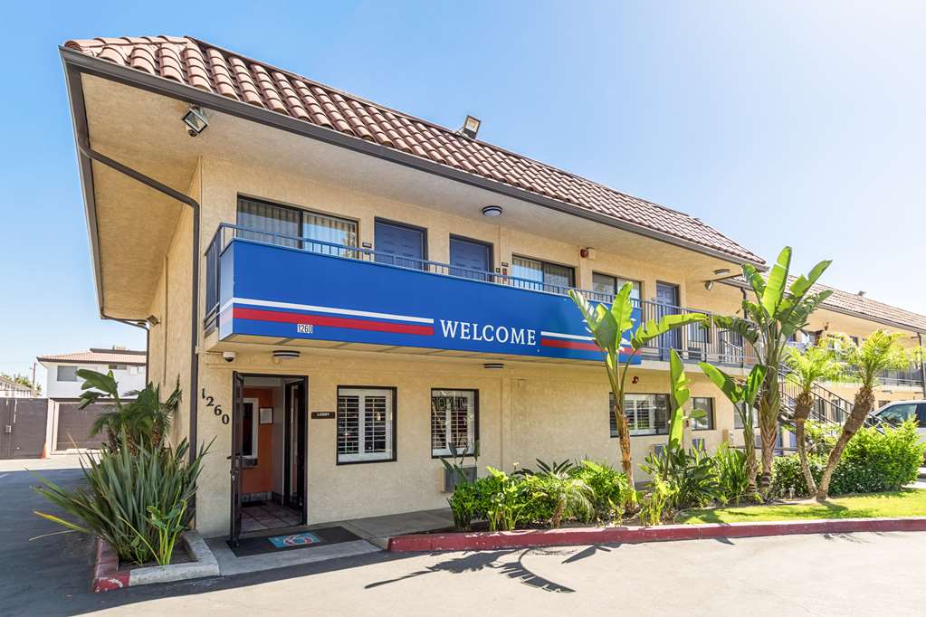 Motel 6 Ucr Riverside - photo 4