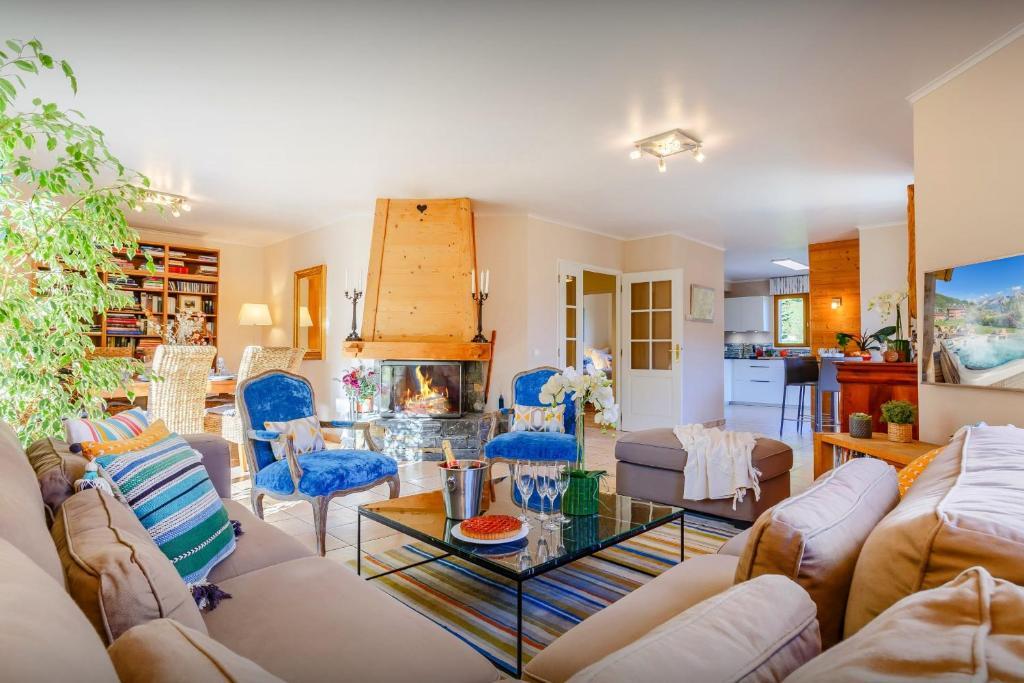 Chalet Les Roses Des Alpes OVO Network — 4-Star Luxury Hotel in Thones, France