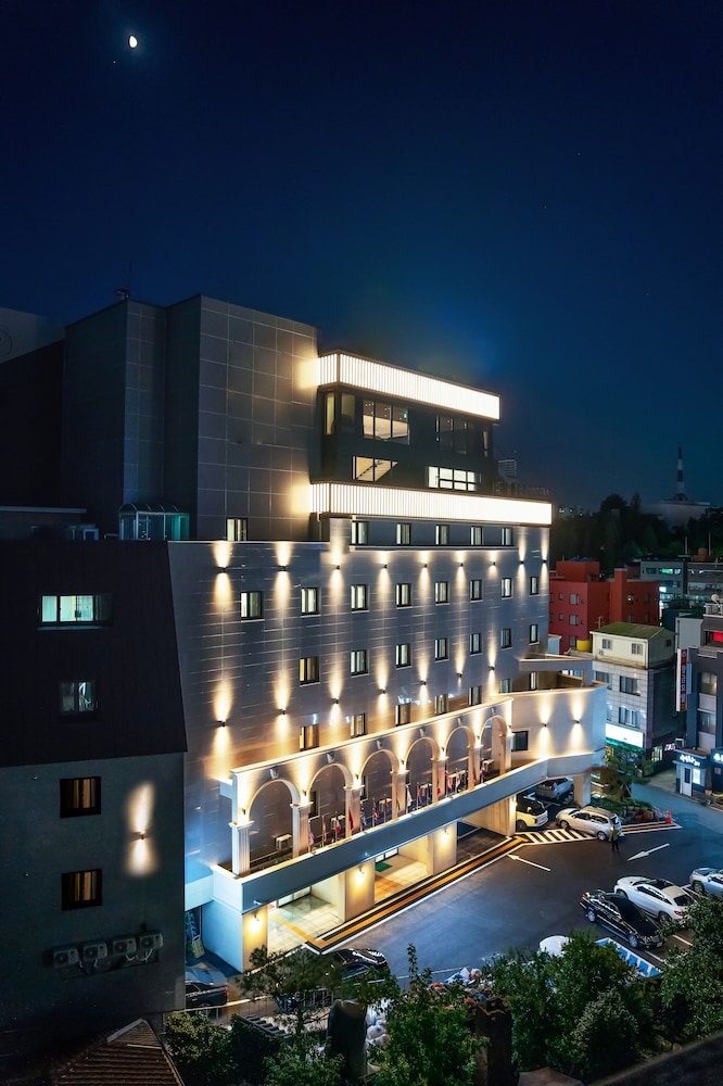 Hotel Artheim — hotel in Gwangju