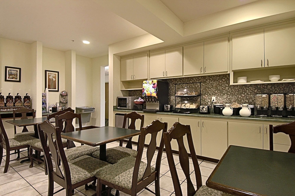 Holiday Inn Express Redding North by IHG - photo 33