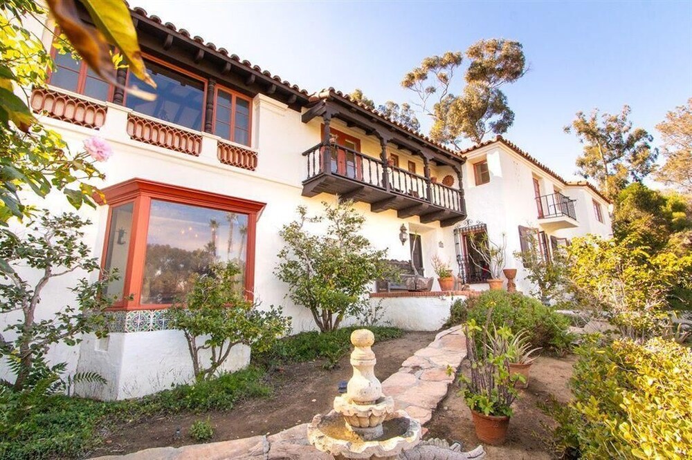 Frida by AvantStay Sleeps 16 Prvt Estate w Tennis Ct & Mins to Beach - photo 35