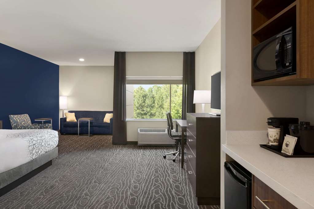 La Quinta Inn & Suites by Wyndham Rock Hill - photo 38