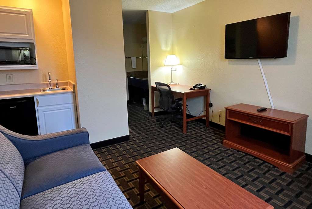 Super 8 by Wyndham Indianapolis NE Castleton Area - photo 21