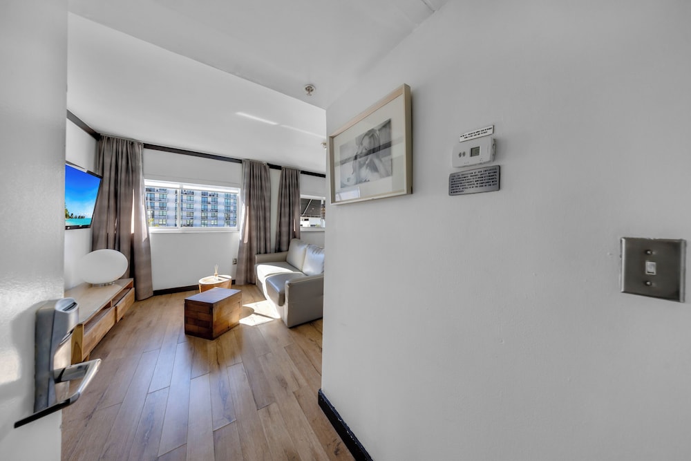 The Shoreline Suites - photo 39