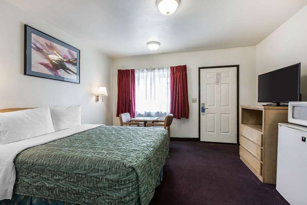 Rodeway Inn Beaumont 1 10 - photo 13
