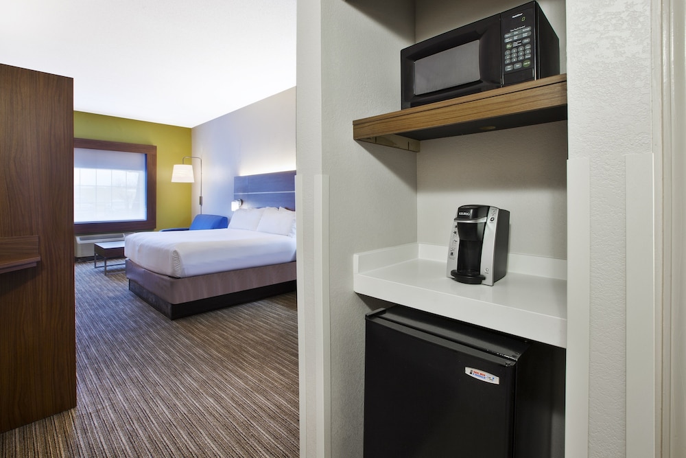 Holiday Inn Express & Suites Alcoa by IHG - photo 11