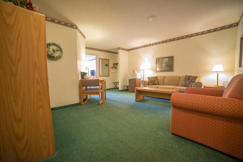 River Valley Inn & Suites - photo 22