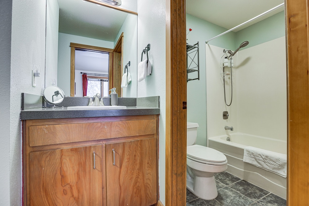 Mt Bachelor Village Resort Condo: 19 Mi to Skiing - photo 7