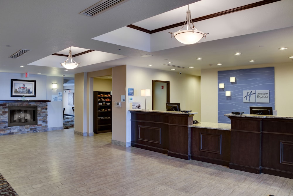 Holiday Inn Express & Suites Nevada an IHG Hotel - photo 4