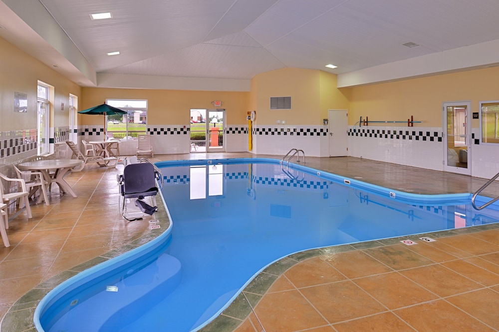Red Roof Inn Clyde - photo 14