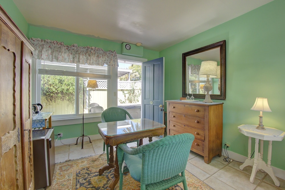 Secret Garden Inn and Cottages - photo 28