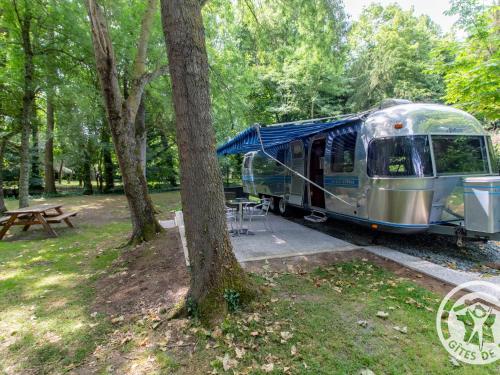 Escapade insolite dans une Airstream vintage en Anjou FR 1 622 111 — hotel in La Menitre