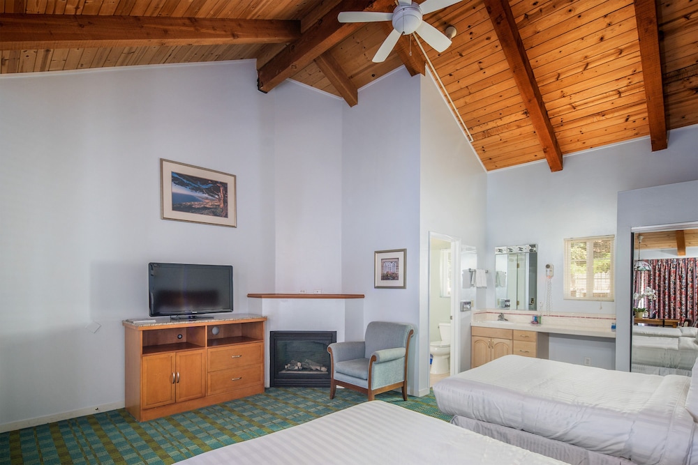Butterfly Grove Inn - photo 8