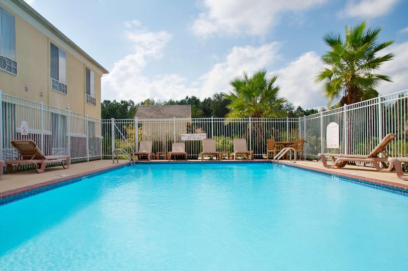 Holiday Inn Express Leesville - photo 50