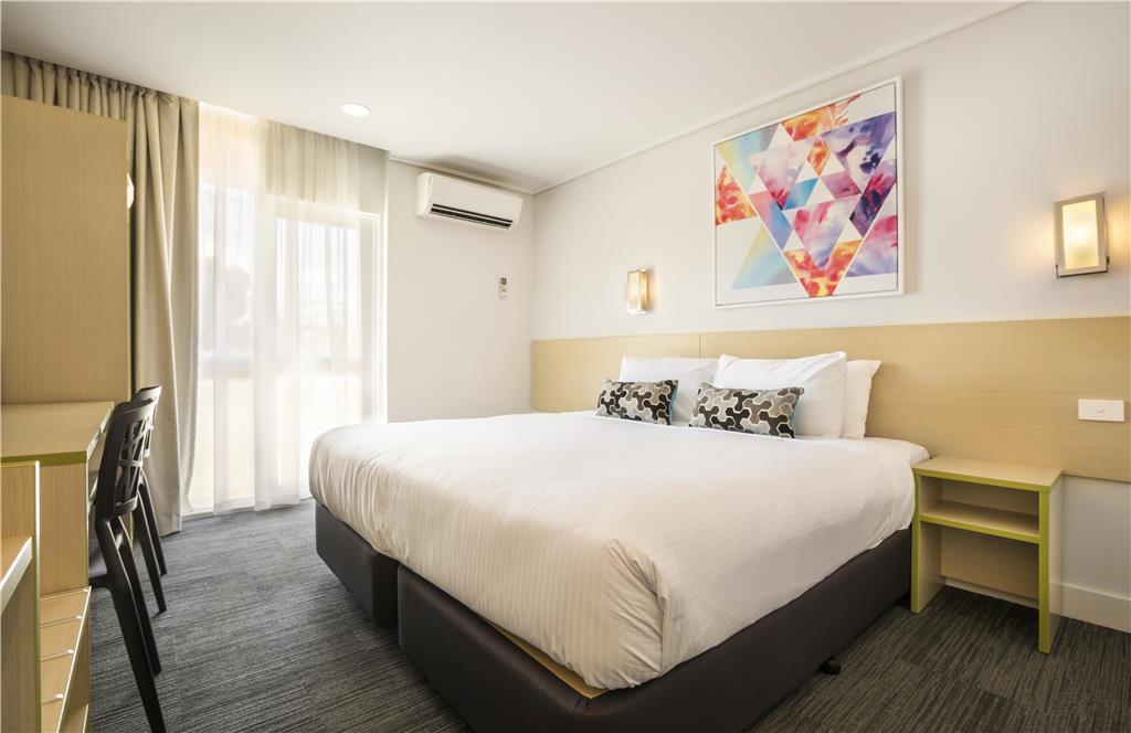 Nightcap at Coolaroo Hotel - carbon neutral hotel in Coolaroo