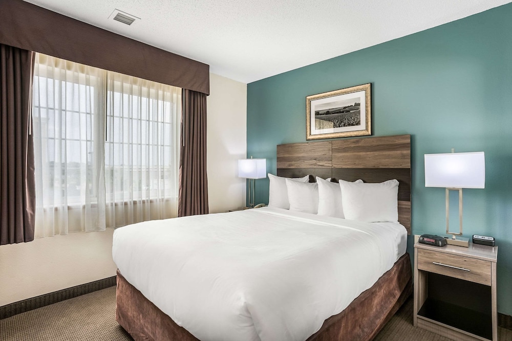 MainStay Suites Cedar Rapids North Marion - photo 29