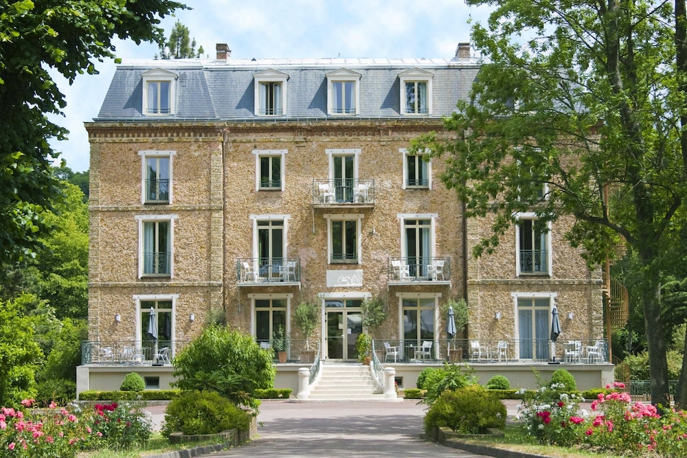 Le Manoir De Sauvegrain — hotel in Saint-Lambert-La-Potherie