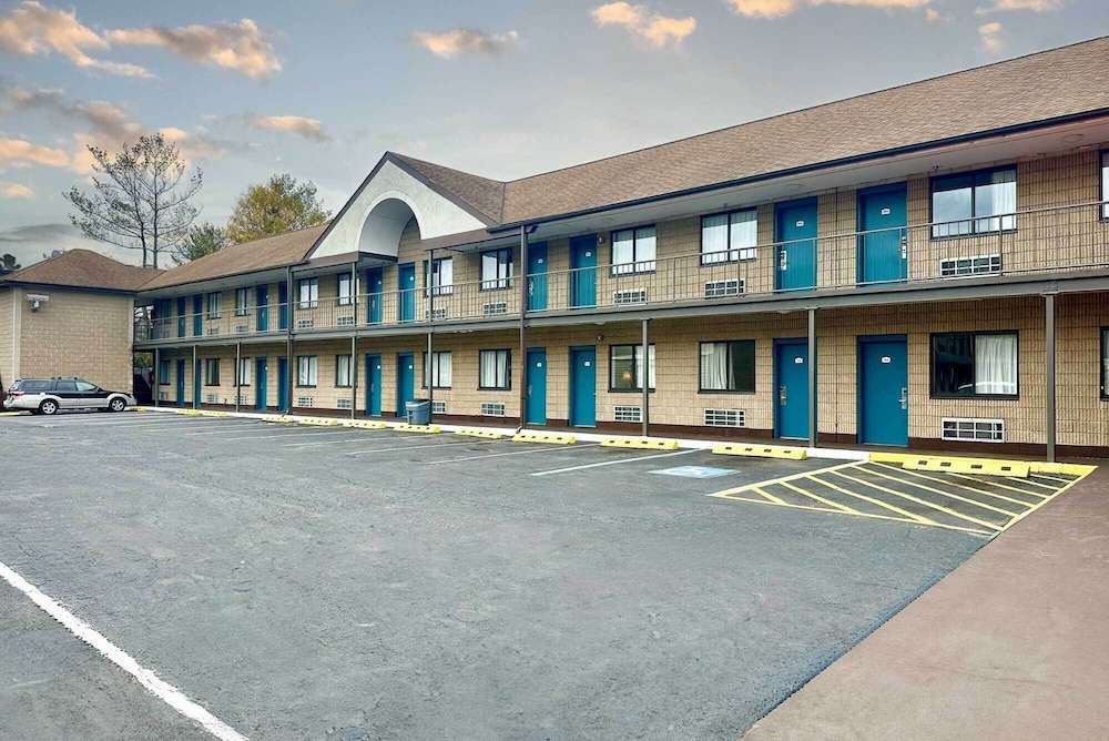Red Carpet Inn Norwalk - photo 42
