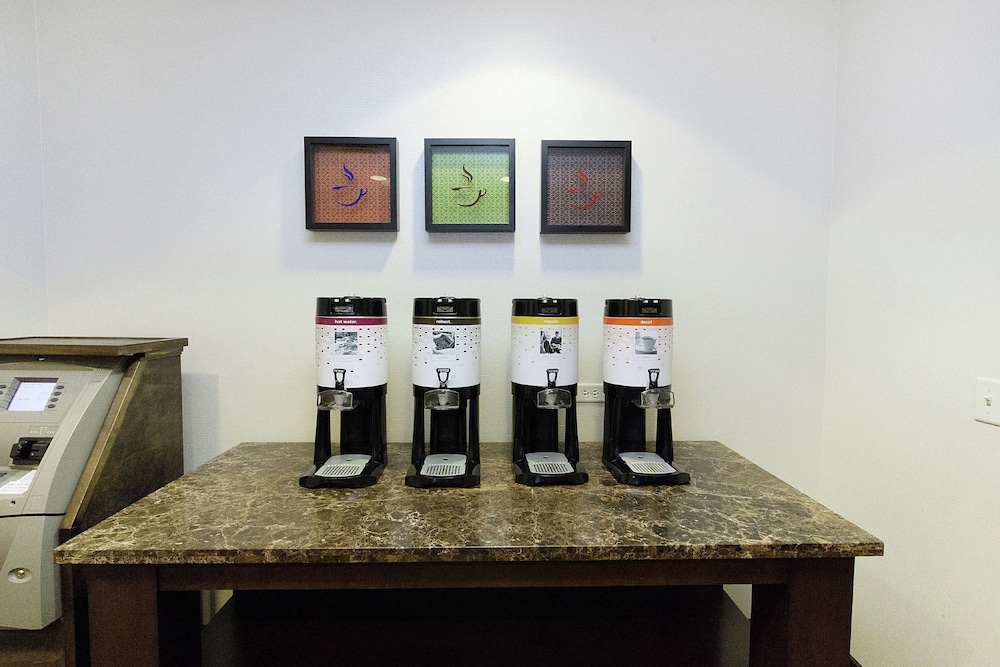 Hampton Inn Pittsburgh Bridgeville - photo 54
