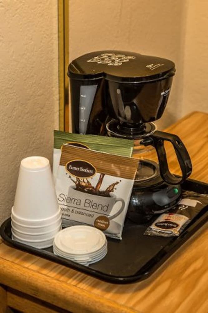 Americas Best Inn Eureka - photo 16