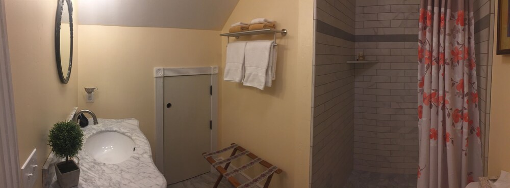 Kelley & Young Wine Garden Inn - photo 34