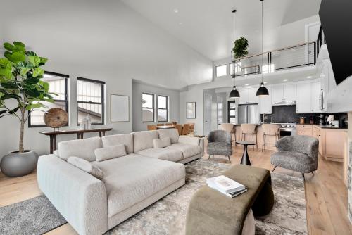 New East Deer Valley 1 min 1012 New Luxury 4br Twin House Hot Tub 10min Park City 10 min — 4-Star Luxury Hotel in Heber, United States