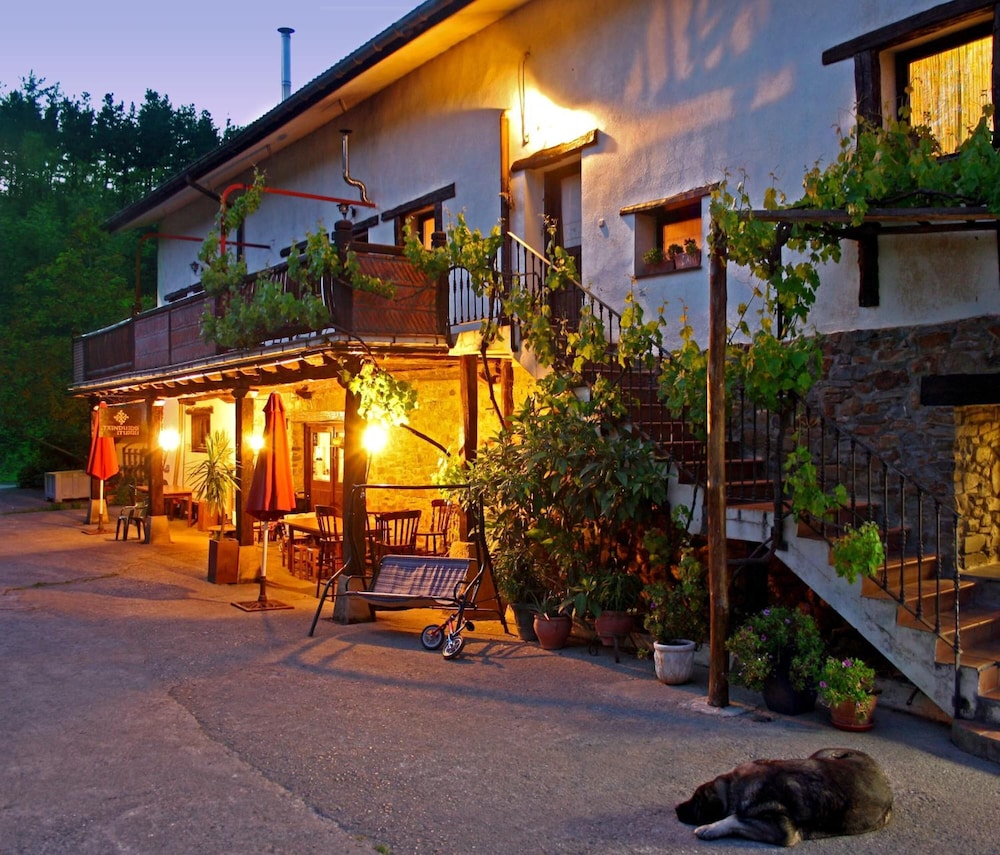 Txindurri Iturri - carbon neutral hotel in Deba
