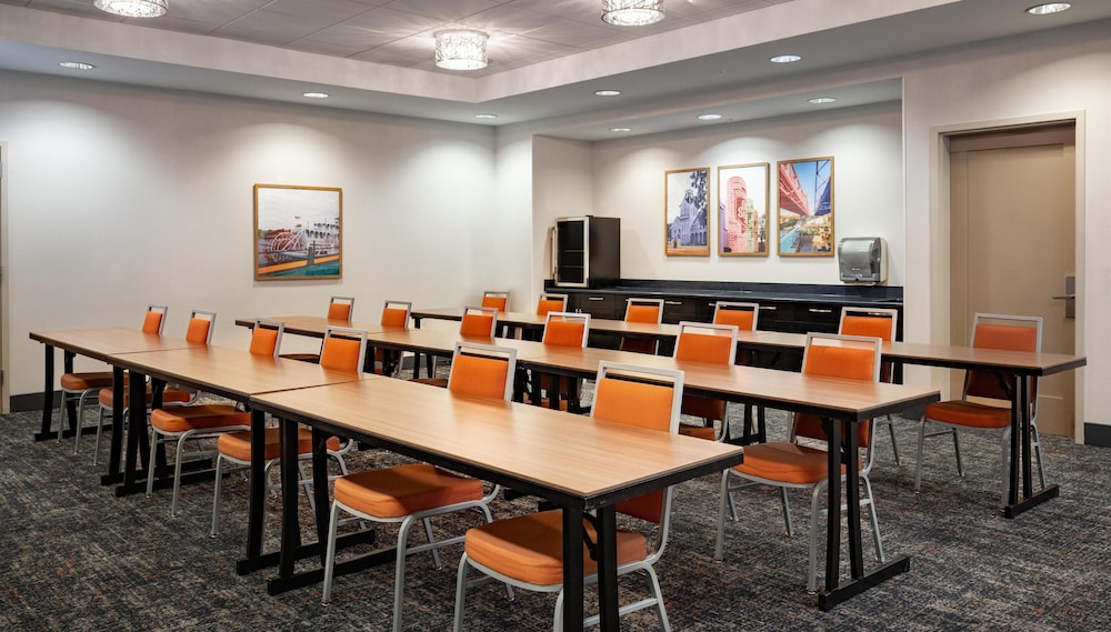 Hampton Inn & Suites La Crosse Downtown - photo 47