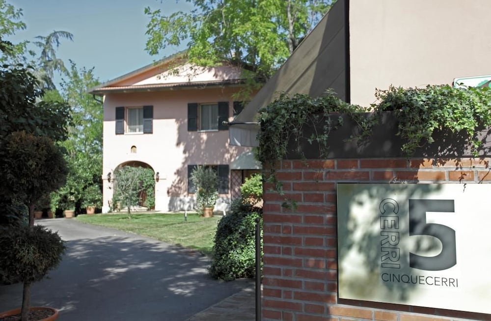 Hotel Vila Twix - carbon neutral hotel in Berat