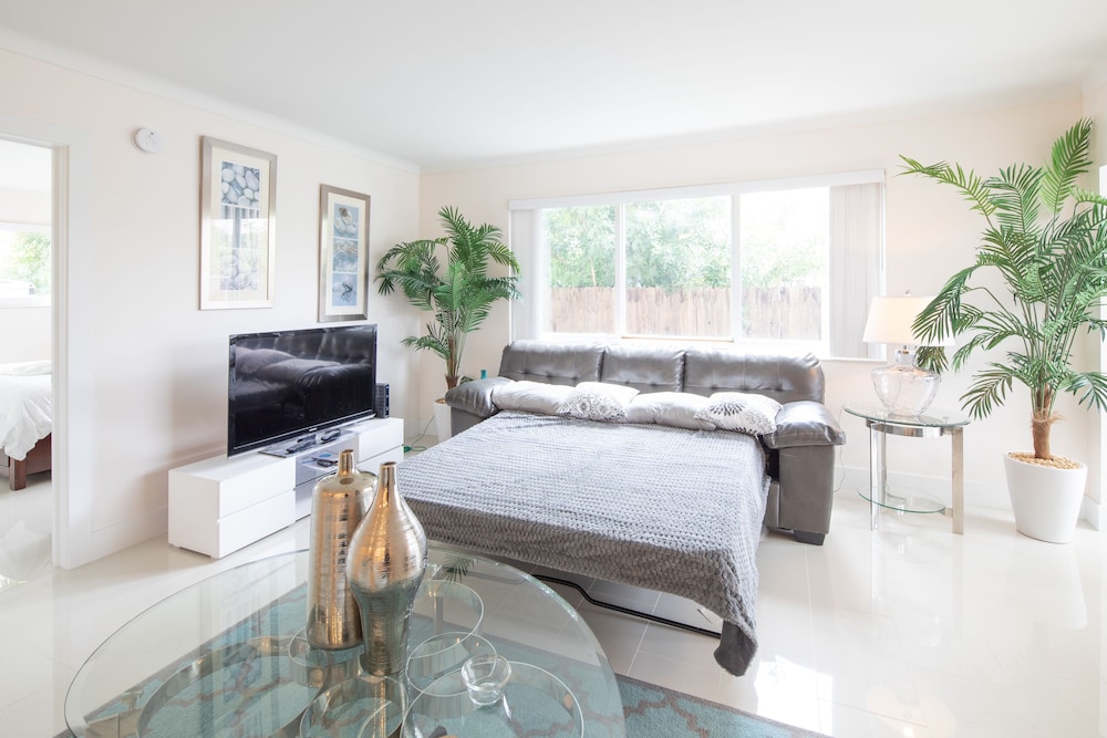 Pompano Suites by the Beach - photo 19