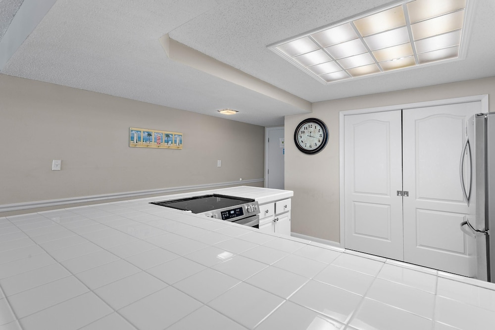 Shoreline Towers 1085 - photo 29