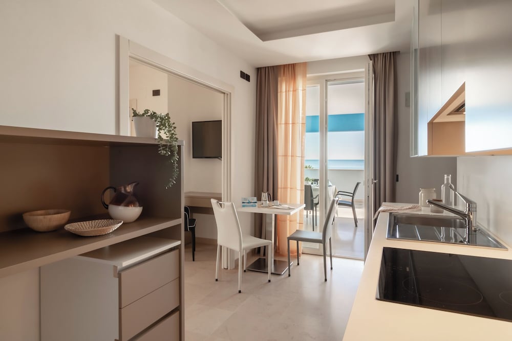 Vela Azzurra Holiday Home — 4-Star Luxury Hotel in Grottammare, Italy