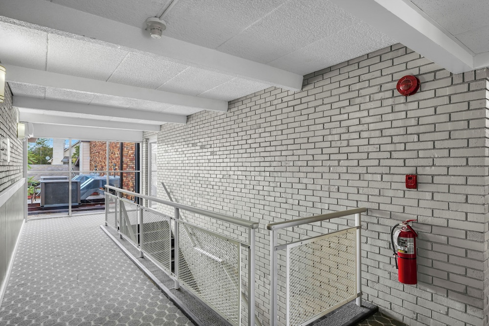 Eastlake Suites Hotel & Conference Center By OYO Urbana - photo 130