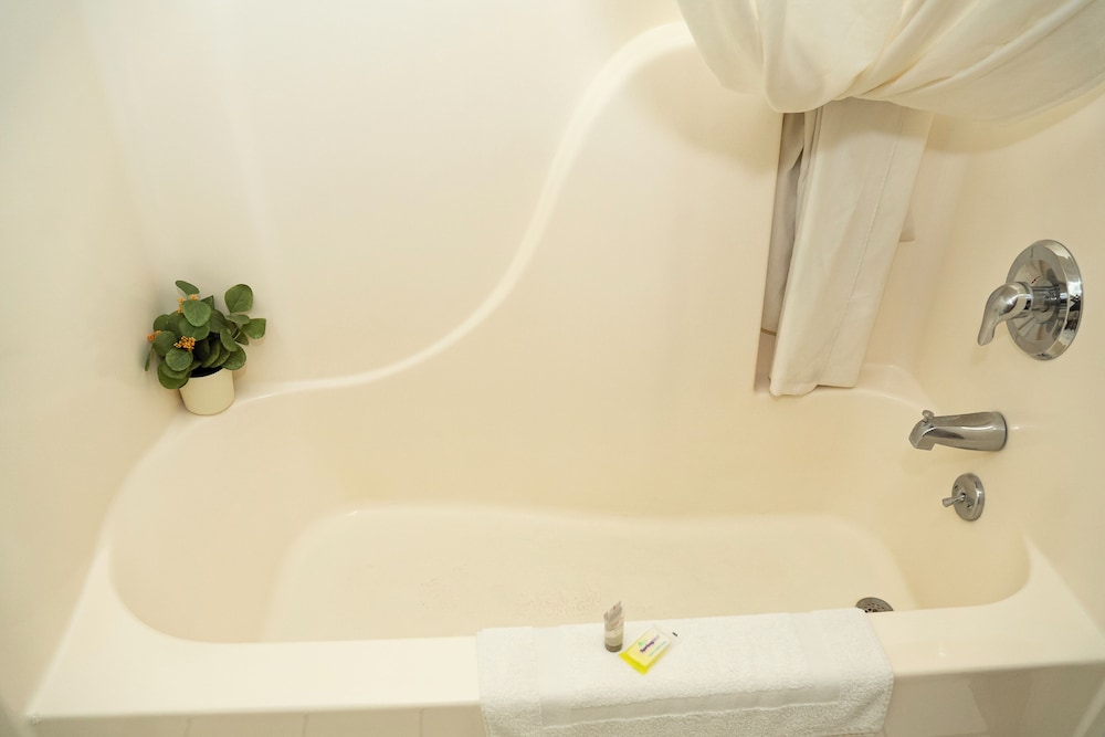 Victorian Inn & Suites - photo 12
