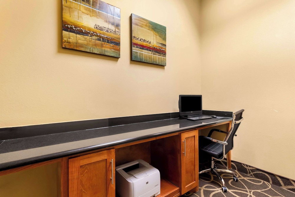 Comfort Suites at Katy Mills - photo 53