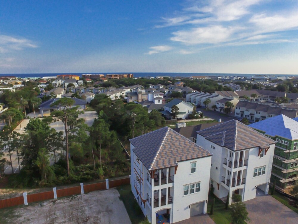 Sunshine Retreat by Destin Getaways - featured photo