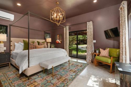 Cielo at Ololo Hot tub Outdoor shower Fire Pit in Fredericksburg, United States