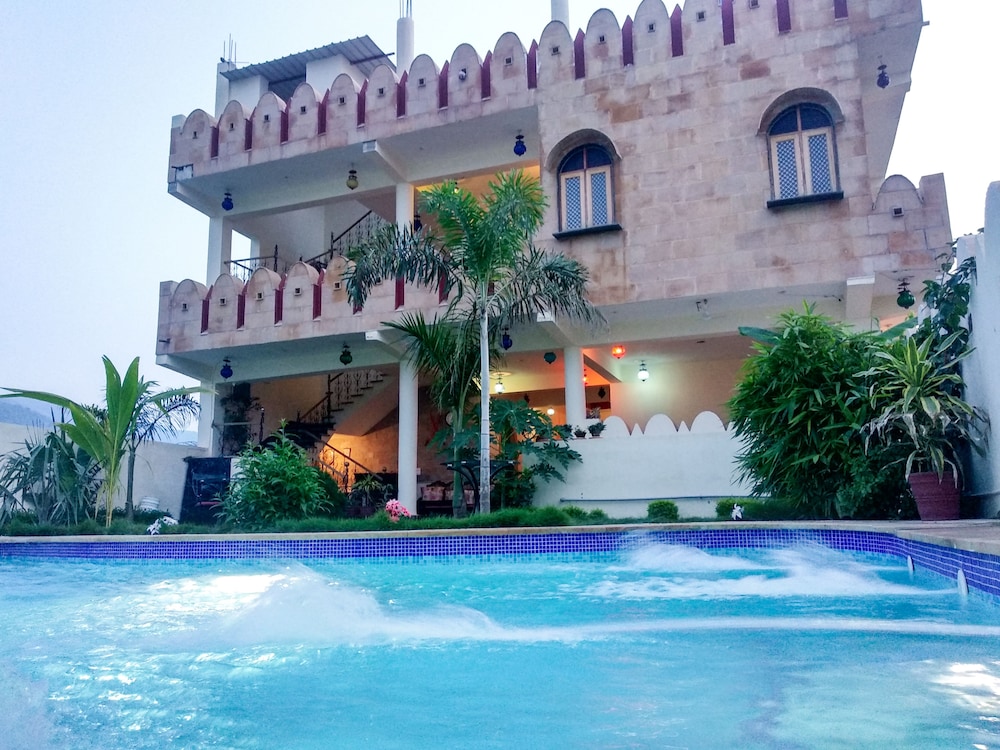 Hotel Vamdev Fort - carbon neutral hotel in Pushkar