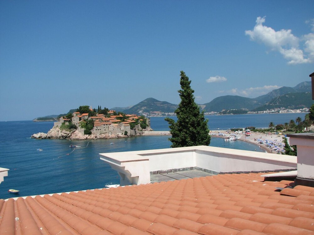Apartments Secret Garden — 4-Star Luxury Hotel in Budva, Montenegro