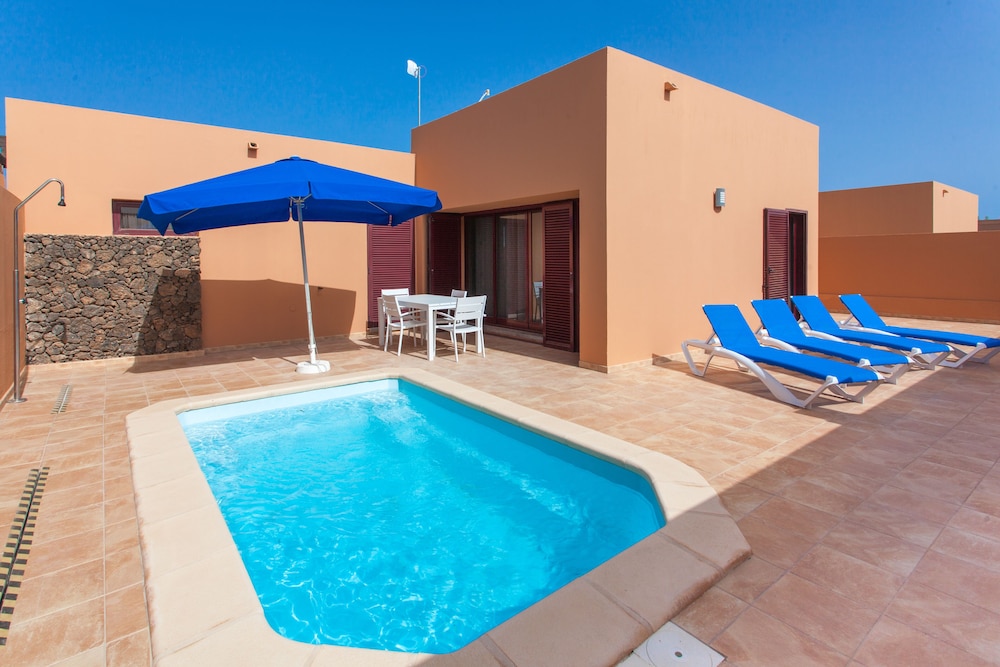 Anahi Homes Corralejo Bicacarera 5 — 4-Star Luxury Hotel in La Oliva, Spain