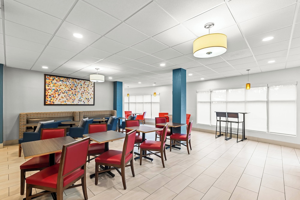 Holiday Inn Express and Suites Savannah Midtown by IHG - photo 27