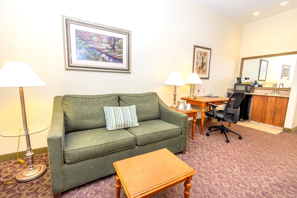 Hampton Inn and Suites College Station - photo 40