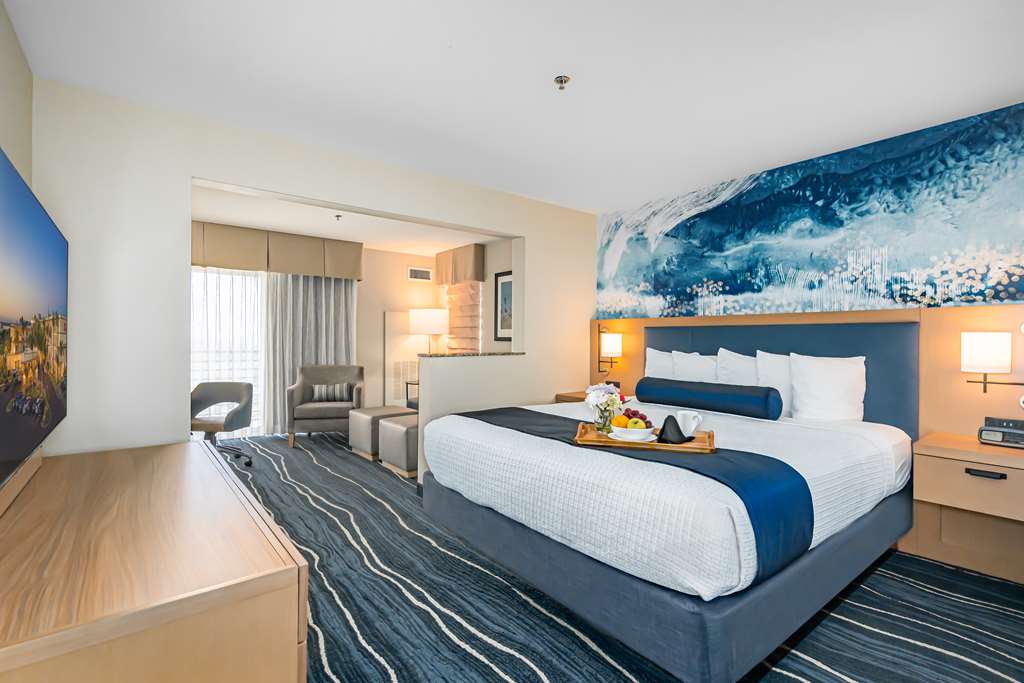 Best Western Plus Marina Gateway Hotel - photo 9