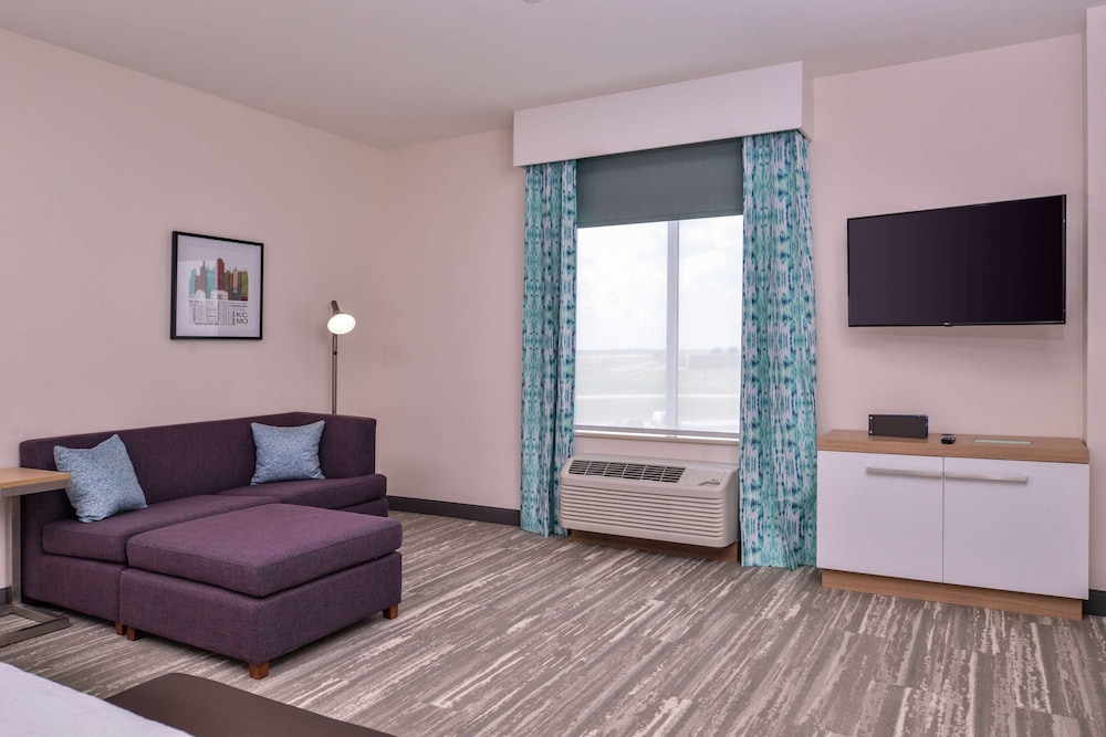 Hilton Garden Inn Kansas City Airport - photo 19